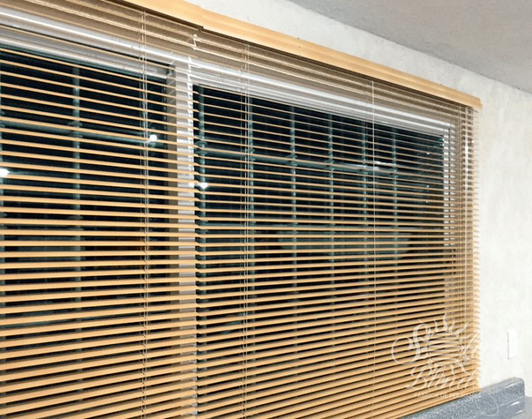 Persianas horizontales de aluminio o madera